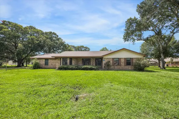 7605 Becky Lane, Wallis, TX 77485