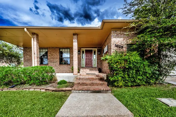 1623 Green Briar Drive, Huntsville, TX 77340