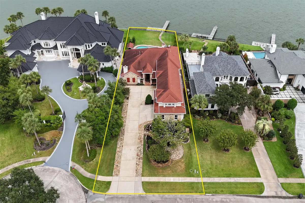 102 Twin Oaks Way, Kemah, TX 77565 - #1