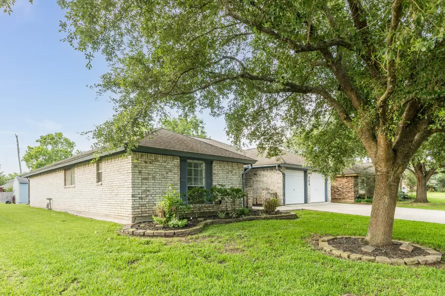 204 Corkwood Street, Lake Jackson, TX 77566 - #3