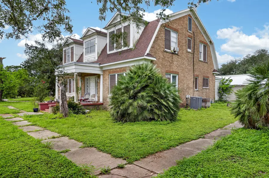 119 E Houston Street, Refugio, TX 78377 - #2