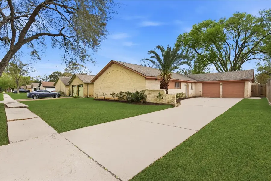 9211 Benning Drive, Houston, TX 77031 - #2