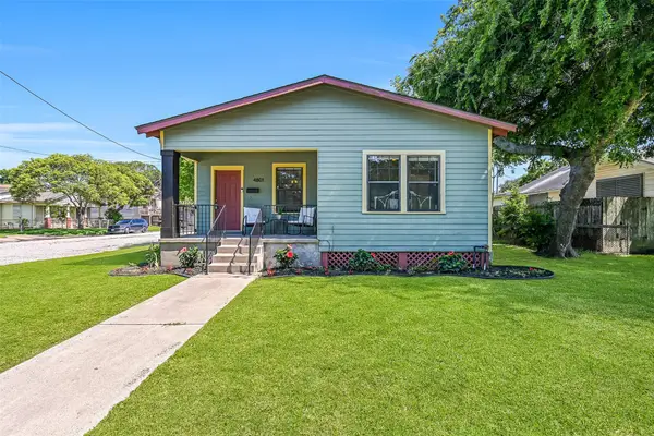4801 Avenue Q, Galveston, TX 77551