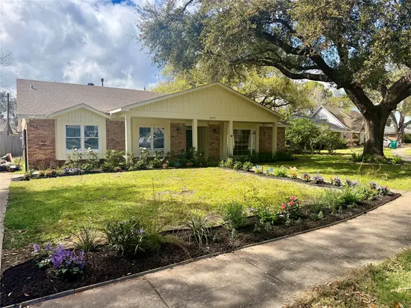 2037 Willow Wisp Drive, Seabrook, TX 77586