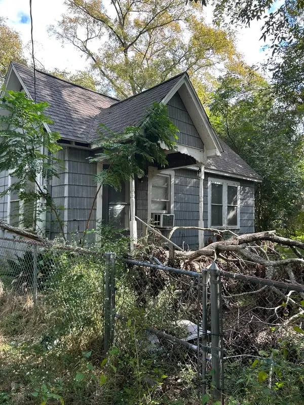 109 S 7th Street, Highlands, TX 77562