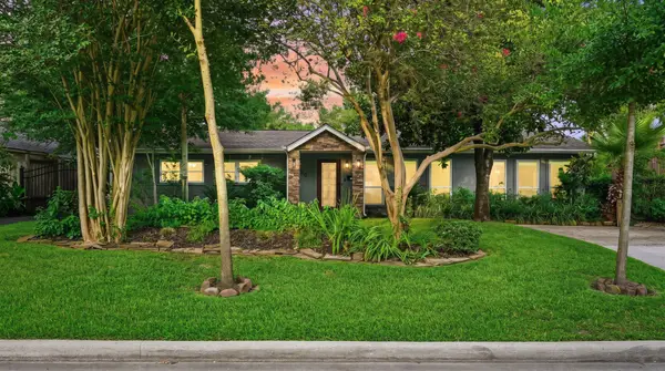 1320 Woodvine Drive, Houston, TX 77055