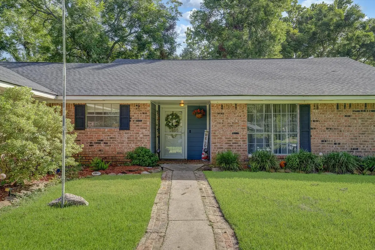 109 Southern Oaks Drive, Lake Jackson, TX 77566 - #1