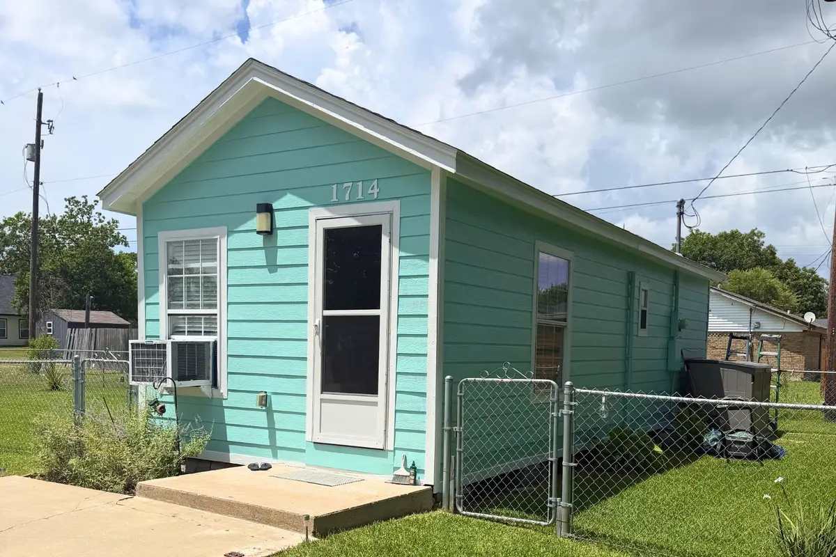 1714 N Avenue Q, Freeport, TX 77541 - #1