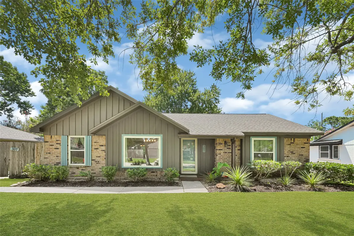 307 Winding Road, Friendswood, TX 77546 - #1