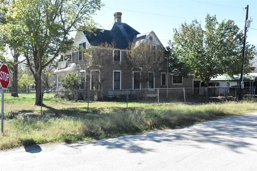 315 N Avenue D, Waelder, TX 78959 - Image #2