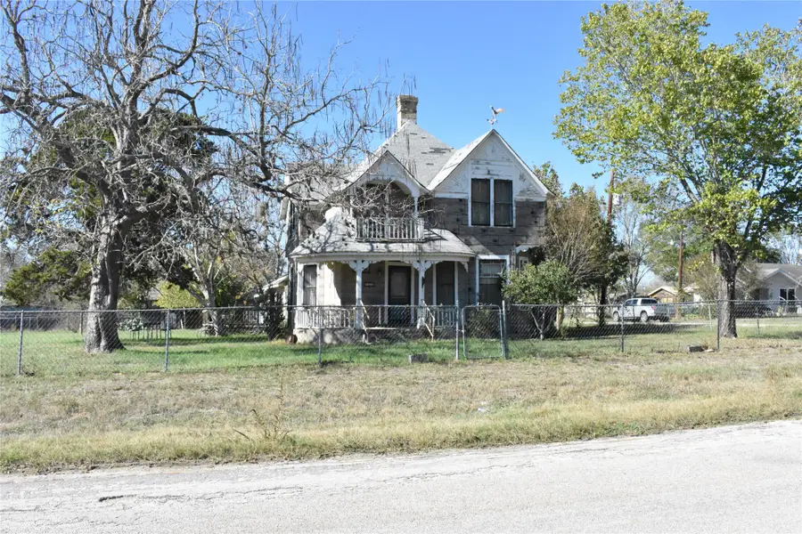 315 N Avenue D, Waelder, TX 78959 - Image #3