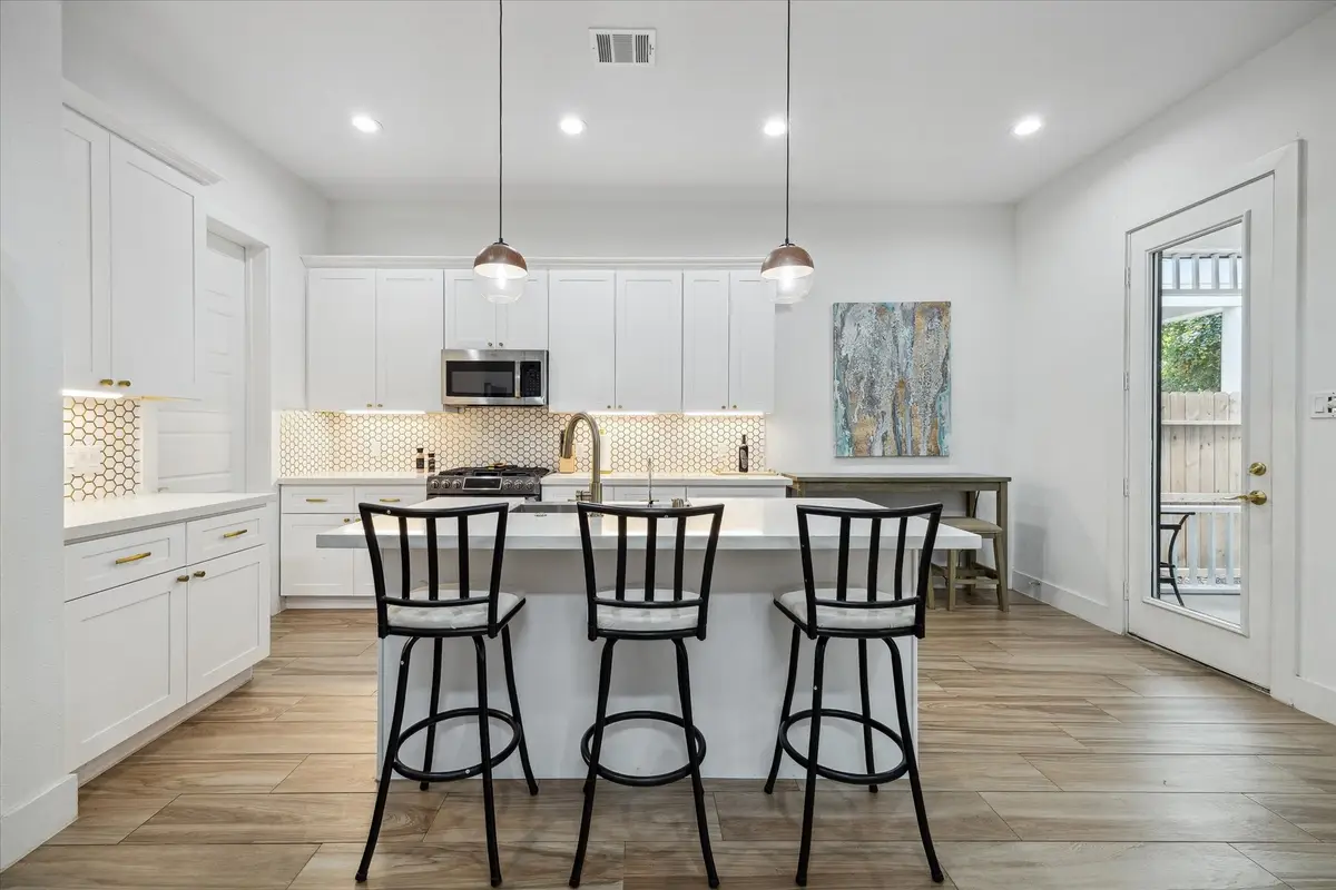 5021 Creekmont Drive, Houston, TX 77091 - #1