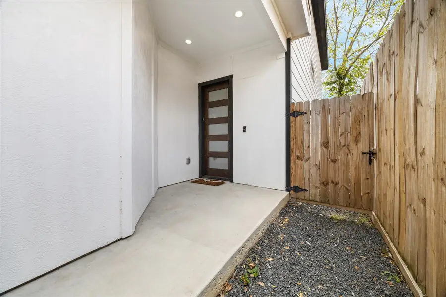 5021 Creekmont Drive, Houston, TX 77091 - #3