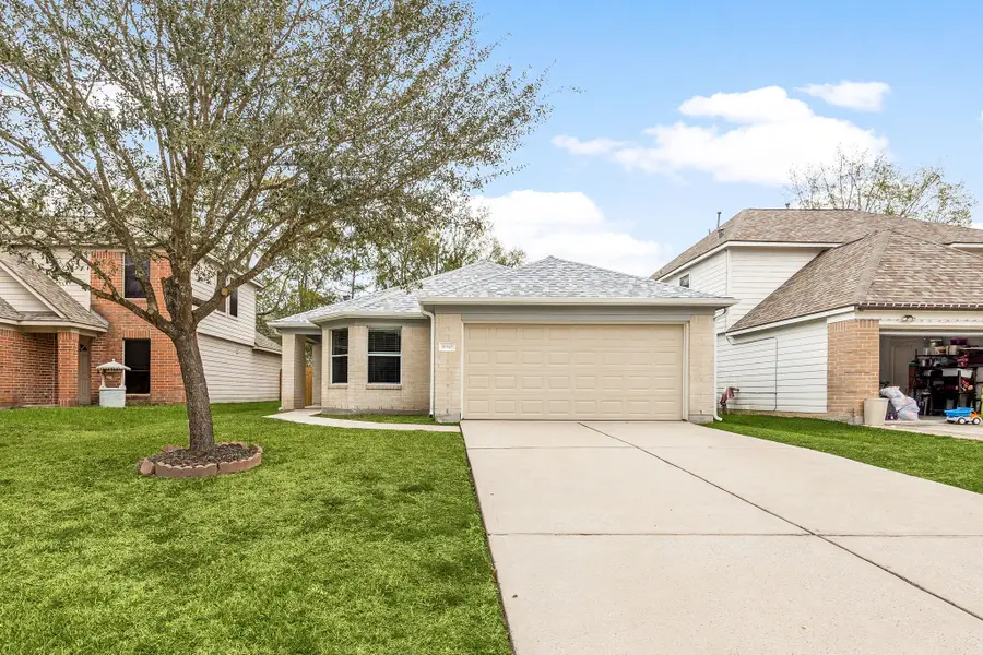 16945 Scenic Knoll, Conroe, TX 77385 - Image #2