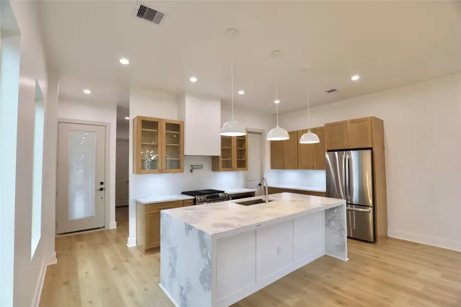 510 E 37th Street, Houston, TX 77022 - Image #2