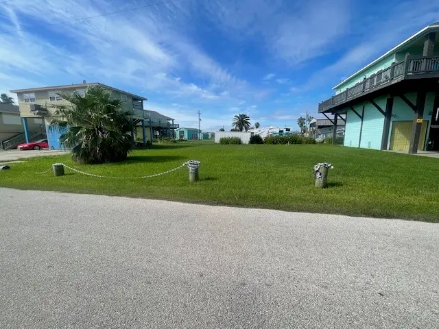 967 Meynig Dr, Crystal Beach, TX 77650 - #3