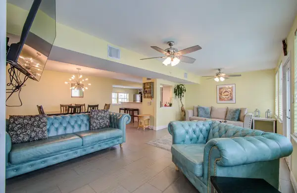 21225 Gulf Dr, Galveston, TX 77554