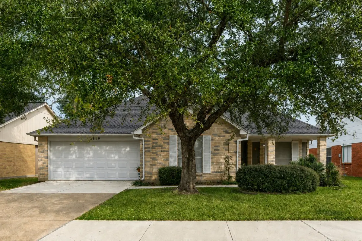 2819 S Peach Hollow Circle, Pearland, TX 77584 - #1