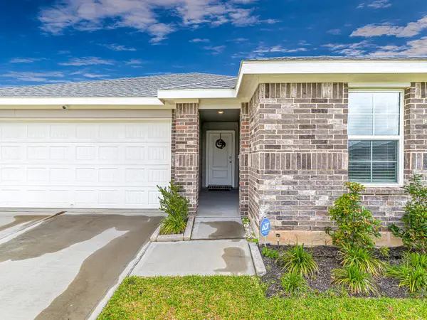 1317 Bison View Lane, Sealy, TX 77474