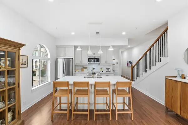 806 Jackson Hill Street #201, Houston, TX 77007