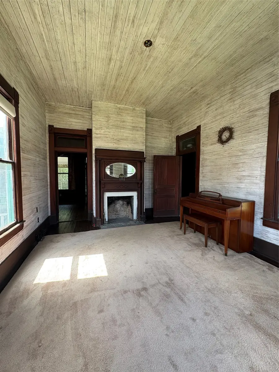 213 W Abbey Street, Livingston, TX 77351 - #3