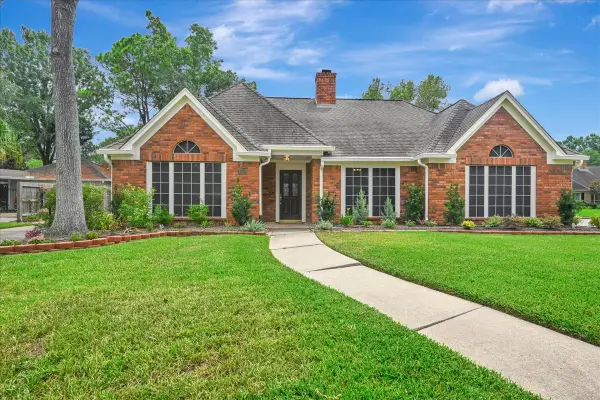 4002 Roaring Rapids Drive, Pasadena, TX 77059