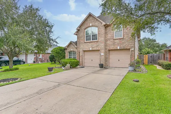 880 Shoal Pointe Lane, League City, TX 77573
