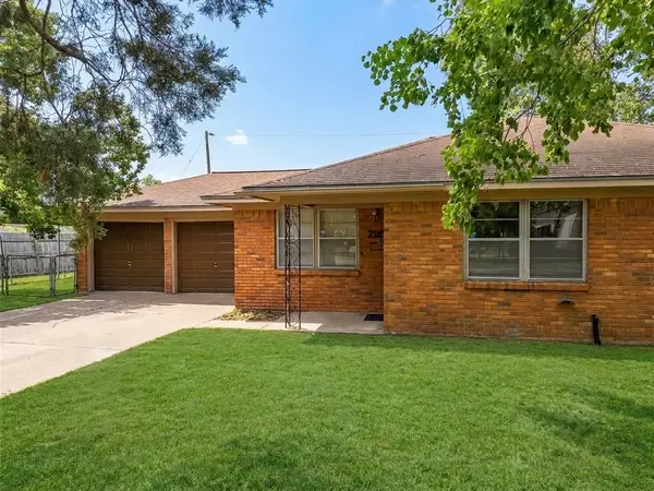 216 Schilling Street, Baytown, TX 77520
