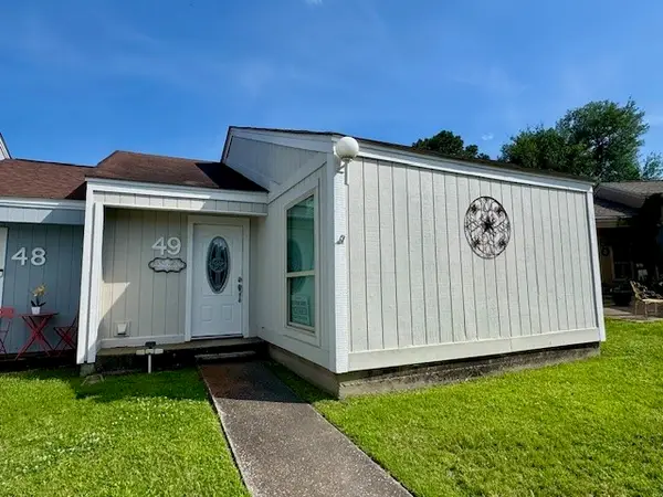 49 Westwood Village Drive #TH49, Trinity, TX 75862