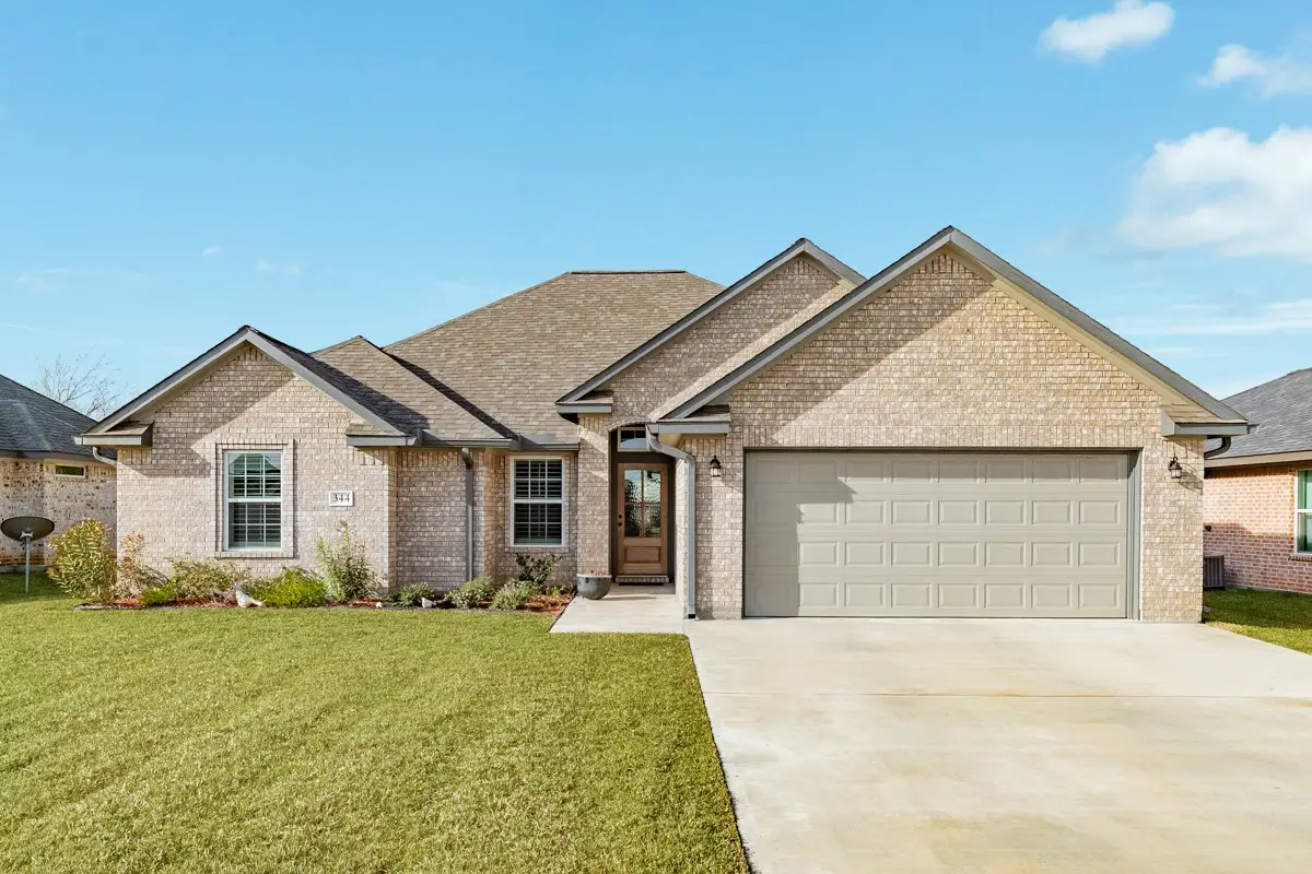 344 Yorktown Avenue, Clute, TX 77531 - #1
