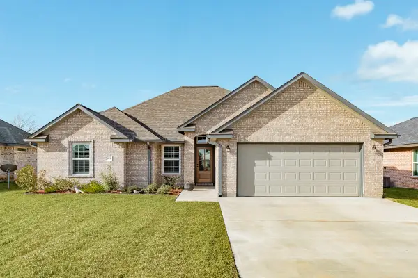 344 Yorktown Avenue, Clute, TX 77531