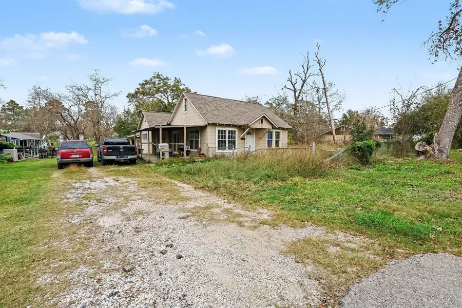 1012 Clear Lake Road, Highlands, TX 77562 - #2
