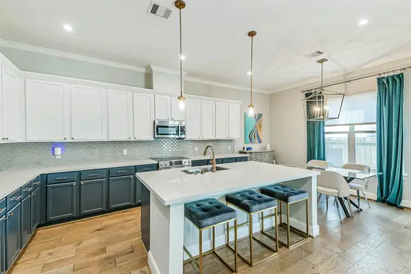8816 Hollywood Garden Lane, Houston, TX 77080