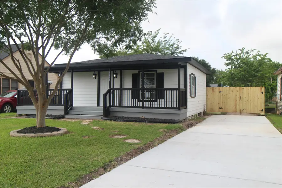 1115 W 4th Street, Freeport, TX 77541 - Image #2