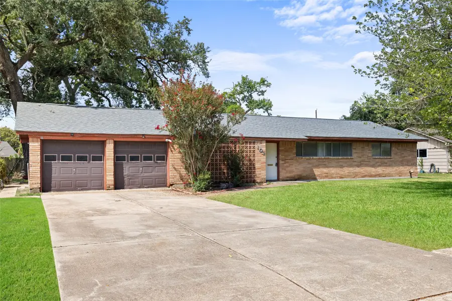 103 Ligustrum Street, Lake Jackson, TX 77566 - #2