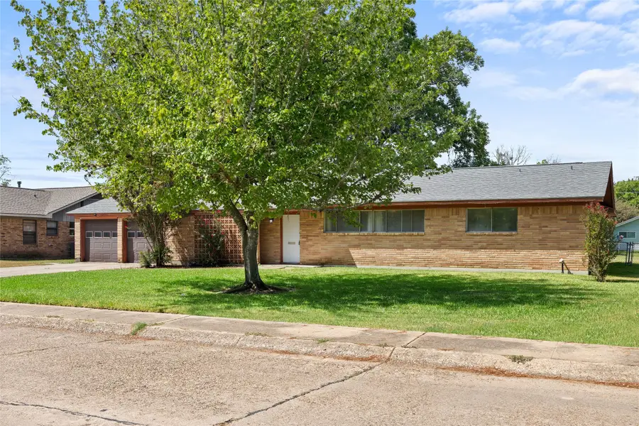 103 Ligustrum Street, Lake Jackson, TX 77566 - #3