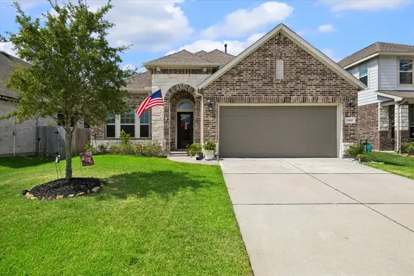 24042 Hawthorn Lakes Drive Drive, New Caney, TX 77357