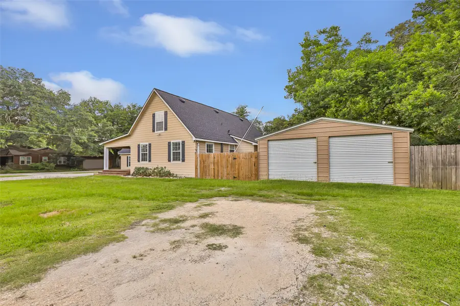 202 E Kay Street, Dayton, TX 77535 - #2