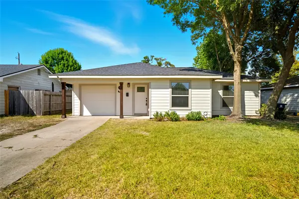 61 Trenwood Lane, Houston, TX 77022