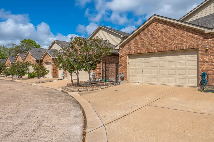 2060 Glencove Drive, Seabrook, TX 77586 - #2