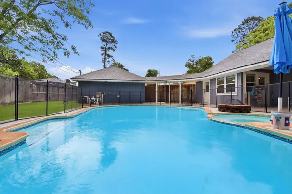 25506 Many Oak Drive, Spring, TX 77380