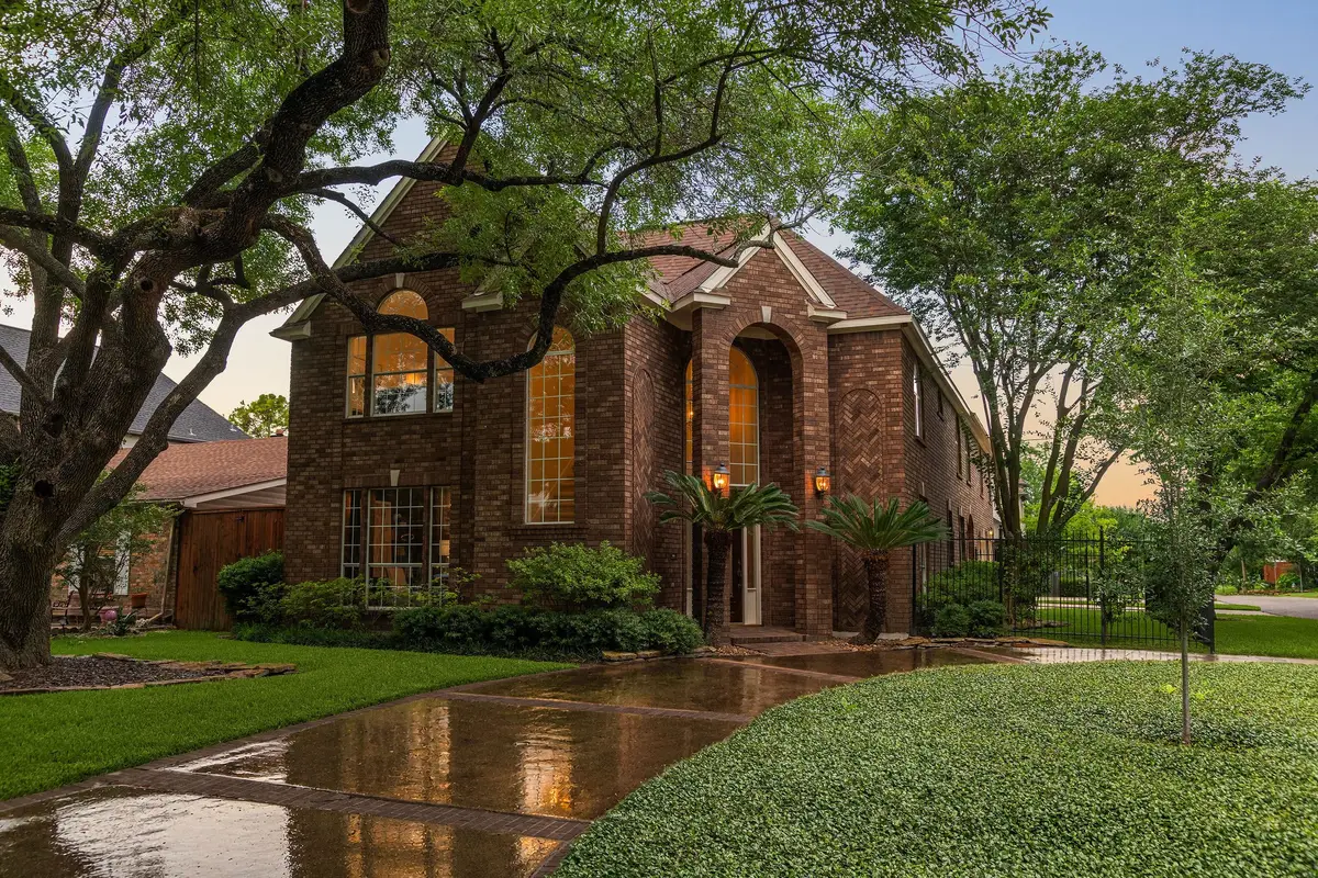 4900 Cedar Street, Bellaire, TX 77401 - #1