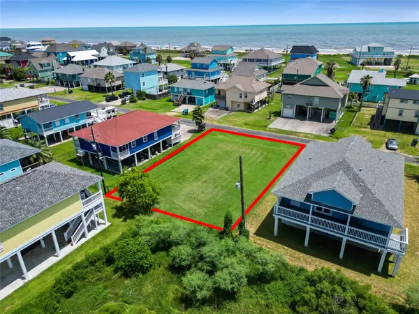 3265 Pirates Cove, Crystal Beach, TX 77650