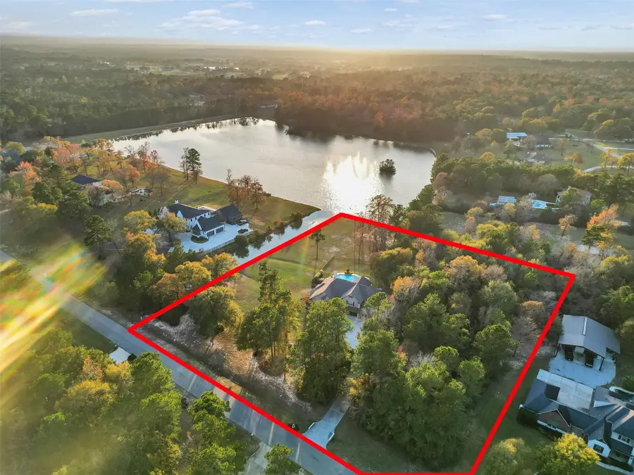 15601 Crown Oaks Drive, Montgomery, TX 77316 - Image #2