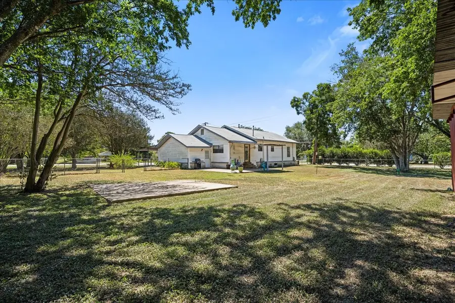 1206 W 8th St, Caldwell, TX 77836 - #2