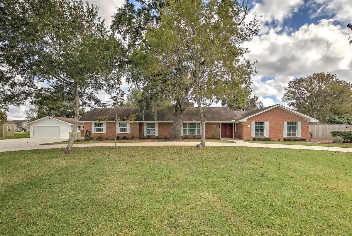 106 Woodland Road, Lake Jackson, TX 77566 - Image #1