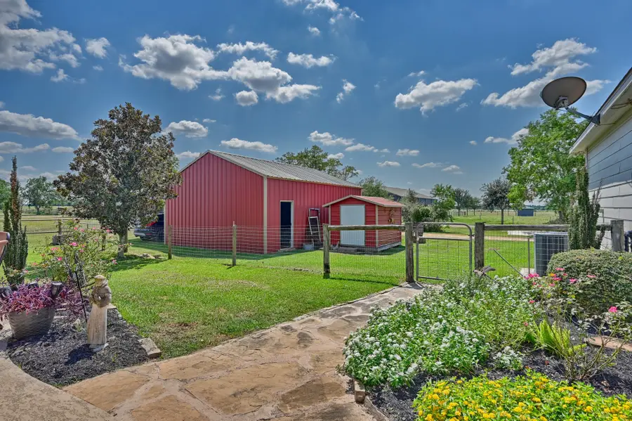 11256 Hahn Road, Sealy, TX 77474 - Image #3