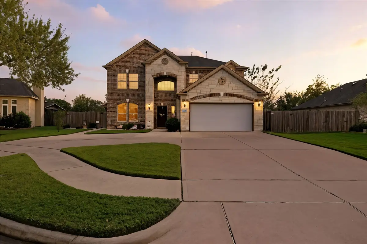 1205 Bayou Glen Drive, La Porte, TX 77571 - Image #1