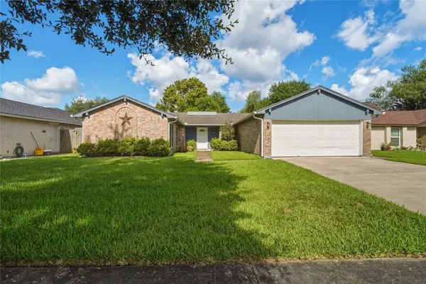 17330 Herrnhut Drive, Webster, TX 77598