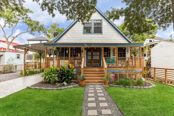 210 Queen Road, Clear Lake Shores, TX 77565